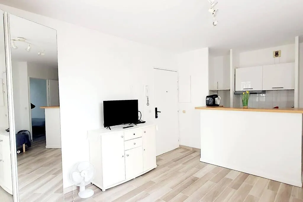 Bel Appartement F2 Avec Terrasse Paris Apartment