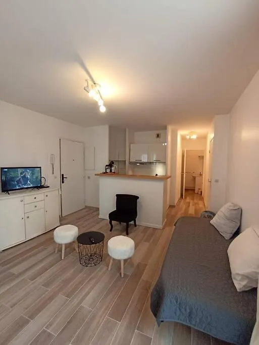Bel Appartement F2 Avec Terrasse Paris
